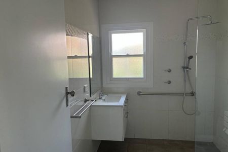 WELL PRESENTED FAMILY HOME CLOSE TO THE CBD! - Photo 5