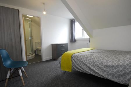 4 bedroom flat to rent - Photo 2