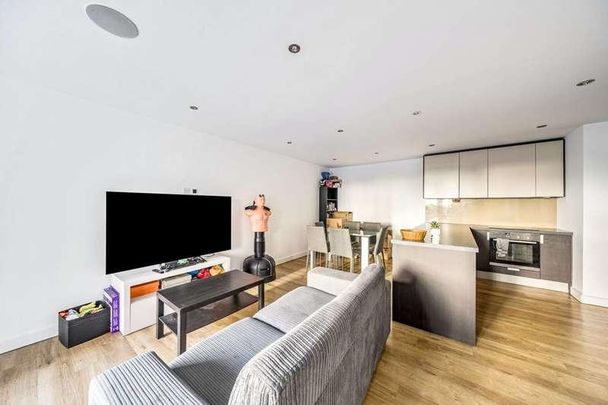 East Drive, Colindale, NW9 - Photo 1