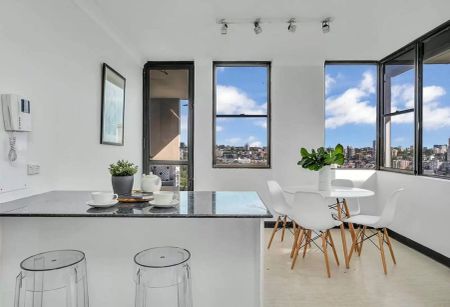 Exclusive Penthouse Living with Panoramic Sydney Views - A Rare Gem in the Eastern Suburbs - Photo 2