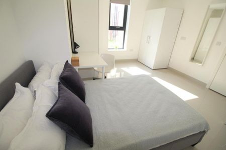 3 bedroom flat to rent - Photo 2
