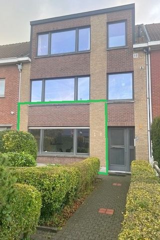 LICHT RUIM GEZELLIG APPARTEMENT MET 1 ZEER GROTE SLAAPKAMER EN AUTOSTAANPLAATS - Photo 5