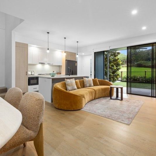 Elegant 4-Bedroom Townhouse in Premium Complex with Resort-Style Pool - Photo 1