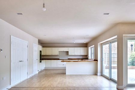 4 bedroom detached house to rent - Photo 4