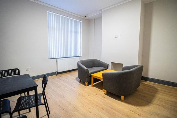 4 bedroom terraced house to rent - Photo 1