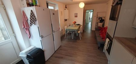 6 bedroom terraced house to rent - Photo 3