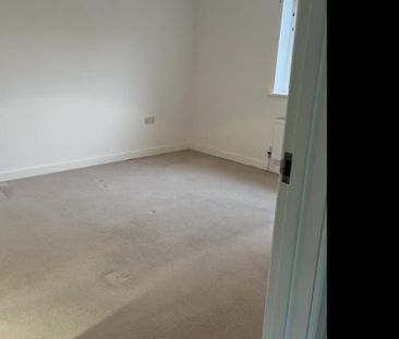 3 bedroom detached house to rent - Photo 2