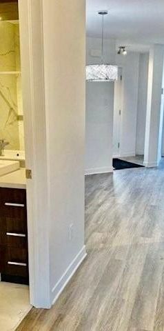 À Louer Superbe 4,5 Triplex Laval Ste-Rose Près Écoles et Commerces (avec stationnement) - Photo 1