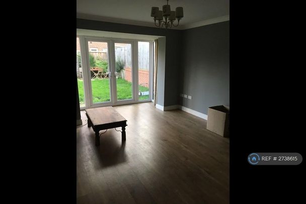 3 bedroom detached house to rent - Photo 1