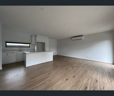 2/17 Bevan Avenue, Clayton South, Vic 3169 - Photo 4