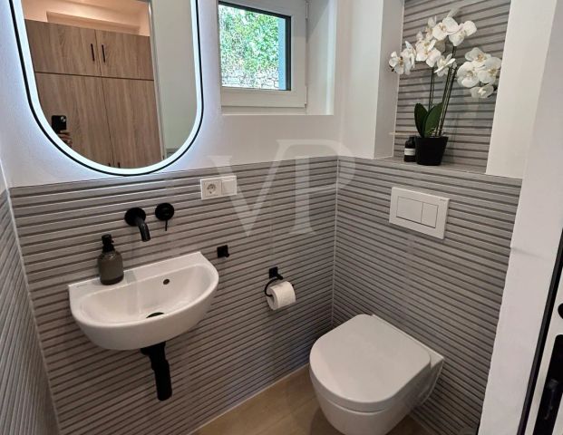 Charmantes Einfamilienhaus mit großem Garten – vollmöbliert und bezugsfertig nach Kernsanierung - Photo 1