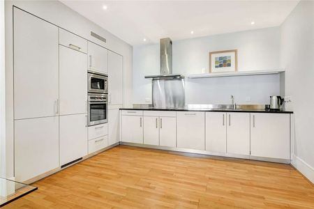 An excellently presented two bedroom apartment located in the sort after Covent Garden. - Photo 4