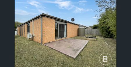 FOUR BEDROOM FAMILY HOME IN A QUIET LOCATION - Photo 5