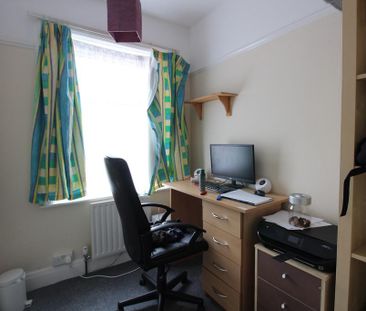 4 bedroom semi-detached house to rent - Photo 5