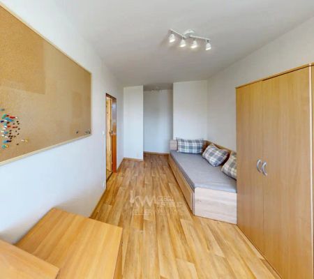 PRONÁJEM: Slunný prostorný byt 3+1 se zasklenou lodžií a sklepem – Praha 8, Troja - Фото 4