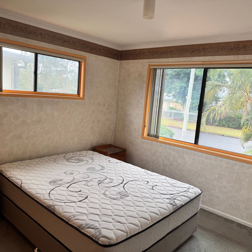 5 Robert Street, Loganlea QLD 4131 - House For Rent | Domain - Photo 1