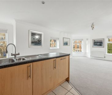 A generous, light first floor apartment with two double bedrooms wi... - Photo 1