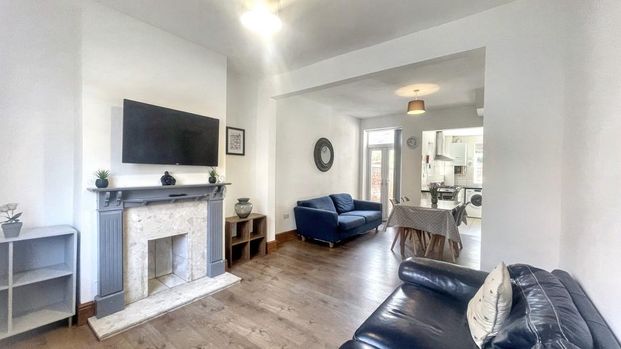 1 bedroom in a house share to rent - Photo 1