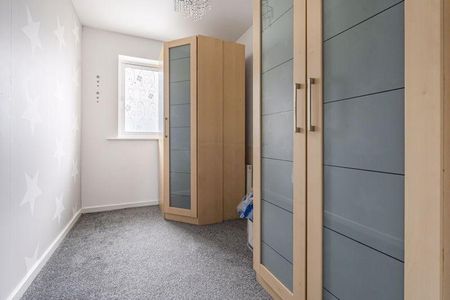 4 bedroom semi-detached house to rent - Photo 4