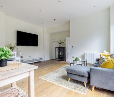 1 Bed Flat, Old Oak Mews, W12 - Photo 4