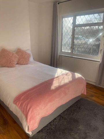 1 bedroom in a house share to rent - Photo 4