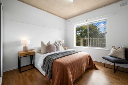 Exquisite City Fringe Retreat with Panoramic Elegance - Photo 3