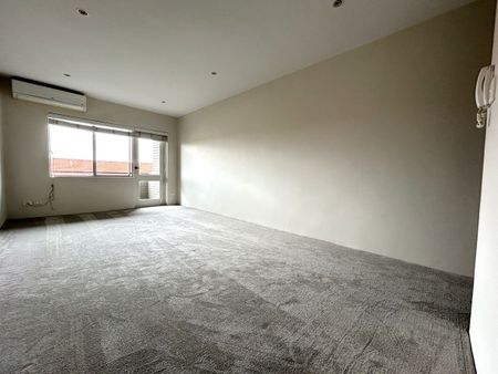 Convenient & Comfortable Living - Photo 2