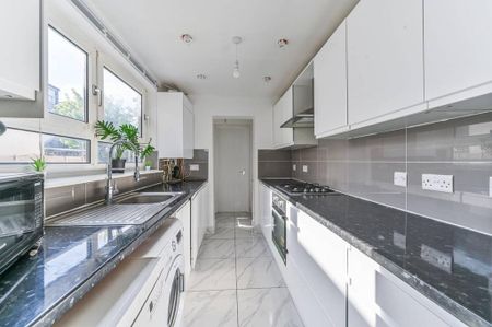 4 bedroom semi-detached house to rent - Photo 5