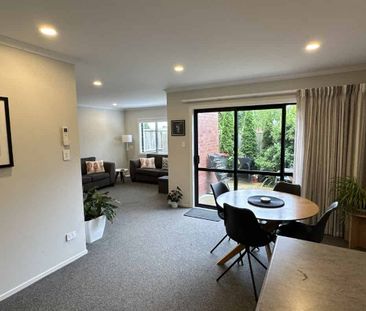 Furnished Townhouse in Hamilton East - Photo 2