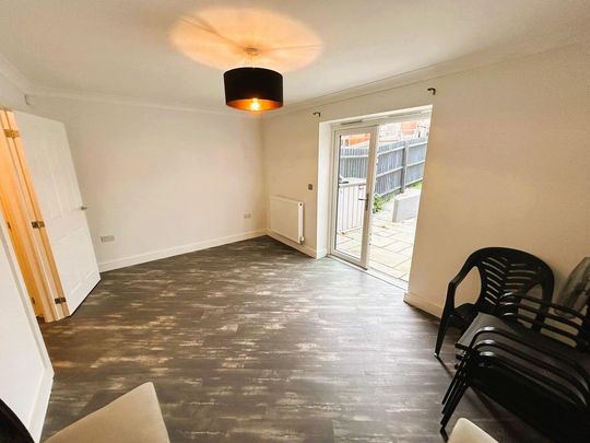 3 bedroom terraced house to rent - Photo 1