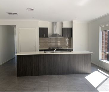 Spacious 4-Bedroom Home in Mernda - Photo 2