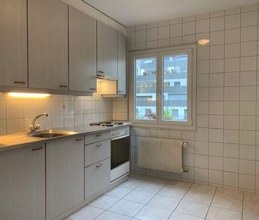 Appartement partiellement rénové de 2.5 pièces au 3ème étage avec a... - Foto 5