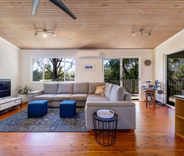 Charming Leafy Retreat - Character Home with Deck, Privacy & Style - Photo 4