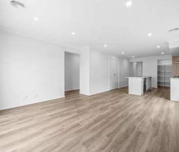 Modern Four-Bedroom Family Home in Armstrong Creek - Photo 1