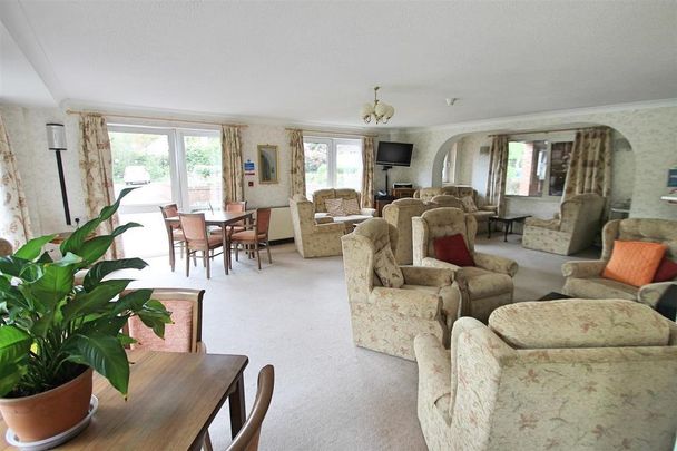 2 bedroom retirement property to rent - Photo 1