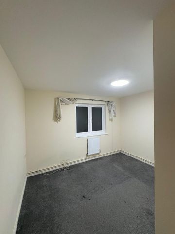 5 bedroom semi-detached house to rent - Photo 4