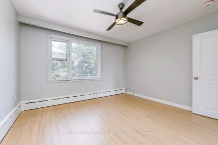 Property For Lease | W9269416 - Photo 4