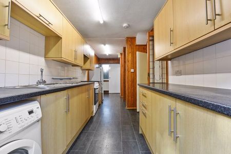 4 bedroom terraced house to rent - Photo 2