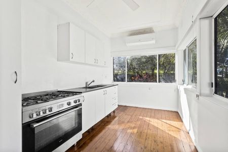 Spacious 3-Bedroom Home in Prime Coniston Location! - Photo 3