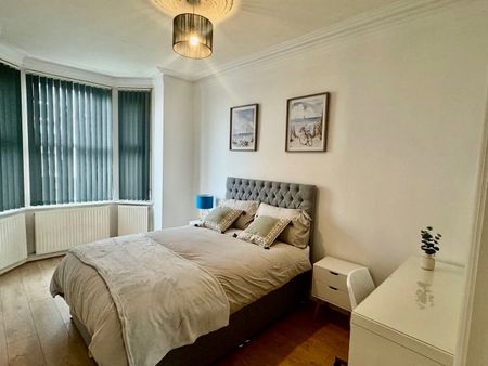 Room in a Shared House, Buckingham Avenue, M6 - Photo 2