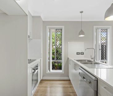 Freshly Updated Home in a Quiet Pocket of Coomera - Photo 2
