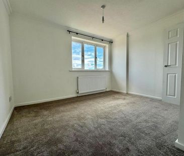 3 bedroom end of terrace house to rent - Photo 3