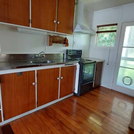 Great Hillcrest 4 Bedroom Home - Photo 4