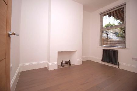1 Bed Flat, Albert Square, E15 - Photo 4