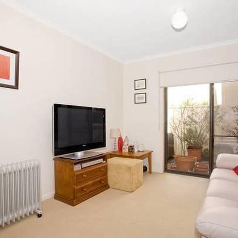 30 Lincoln Mews, Kensington VIC 3031 - Photo 1