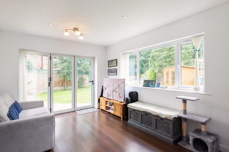 4 bedroom semi-detached house to rent - Photo 5