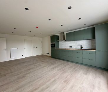 TE HUUR- gerenoveerd appartement met 2 slaapkamers op centrale ligging - Photo 6