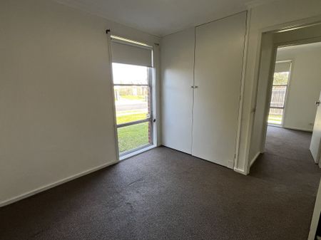 Comfortable three bedroom home in convenient Corio location. - Photo 3