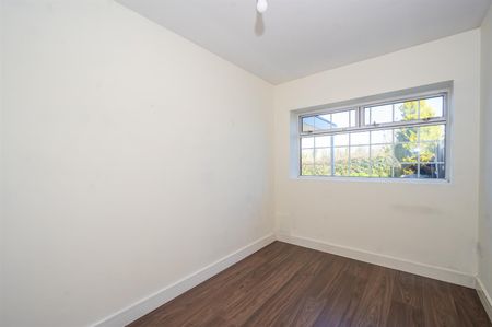 3 Bedroom Semi-Detached House for Rent - Photo 4