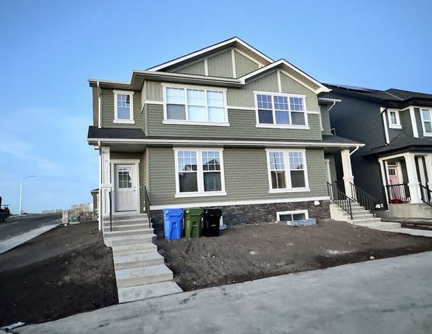 Beautiful 4 Bedrooms, 3 Full Baths, Double Garage Home available for Rent | 258 Ambleton Drive Northwest, Calgary - Photo 1